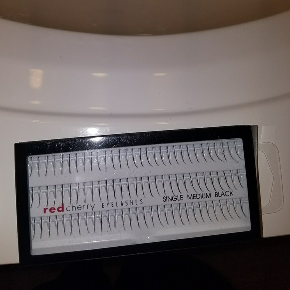 Red cherry individual lashes - Picture 2 of 3
